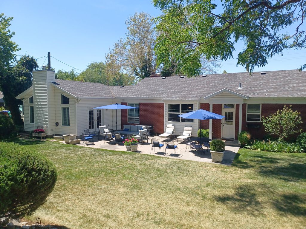Photo of 574 N 400 E, Centerville, UT 84014 (MLS # 2157087)