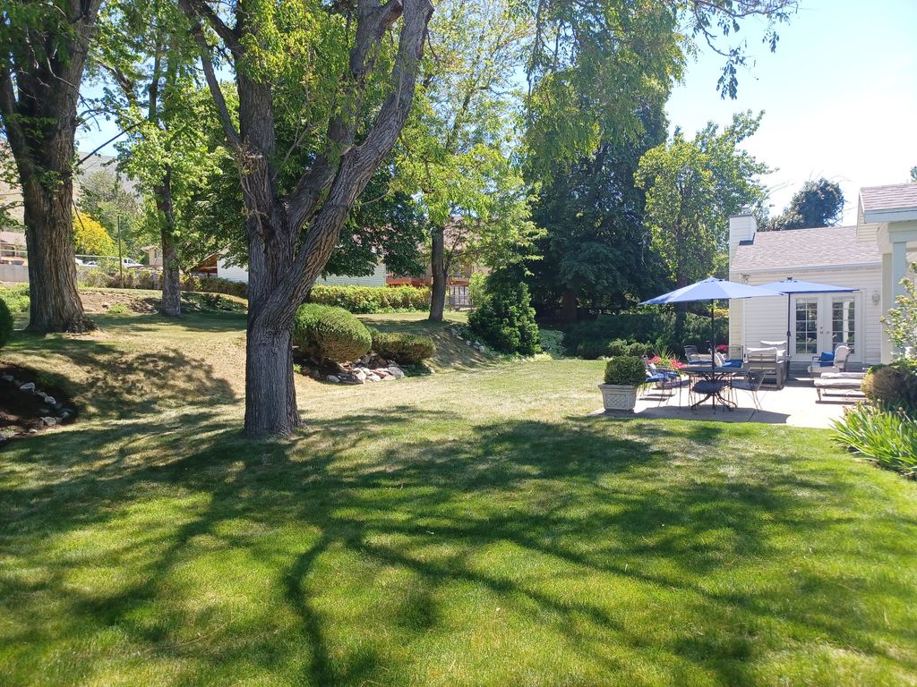 Photo of 574 N 400 E, Centerville, UT 84014 (MLS # 2157087)