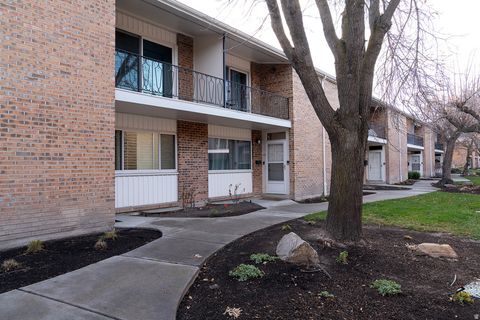 Photo of 760 E THREE FOUNTAINS DR #110, Murray, UT 84107 (MLS # 2126199)