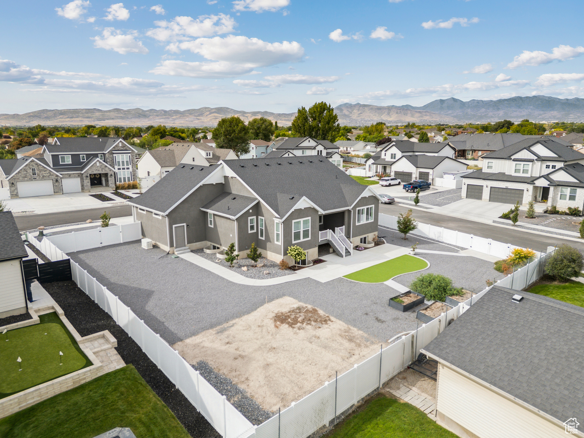 CAMDEN FIELDS - Residential