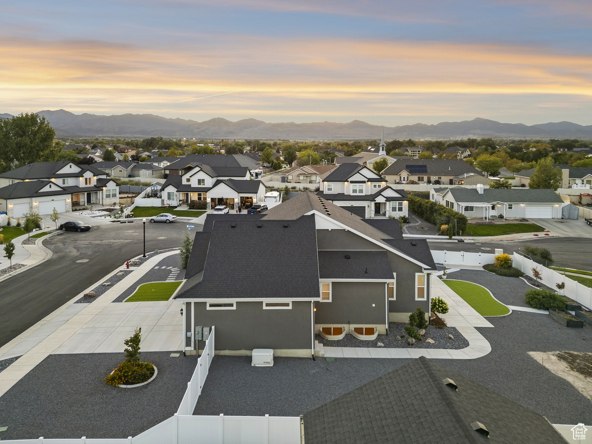 CAMDEN FIELDS - Residential
