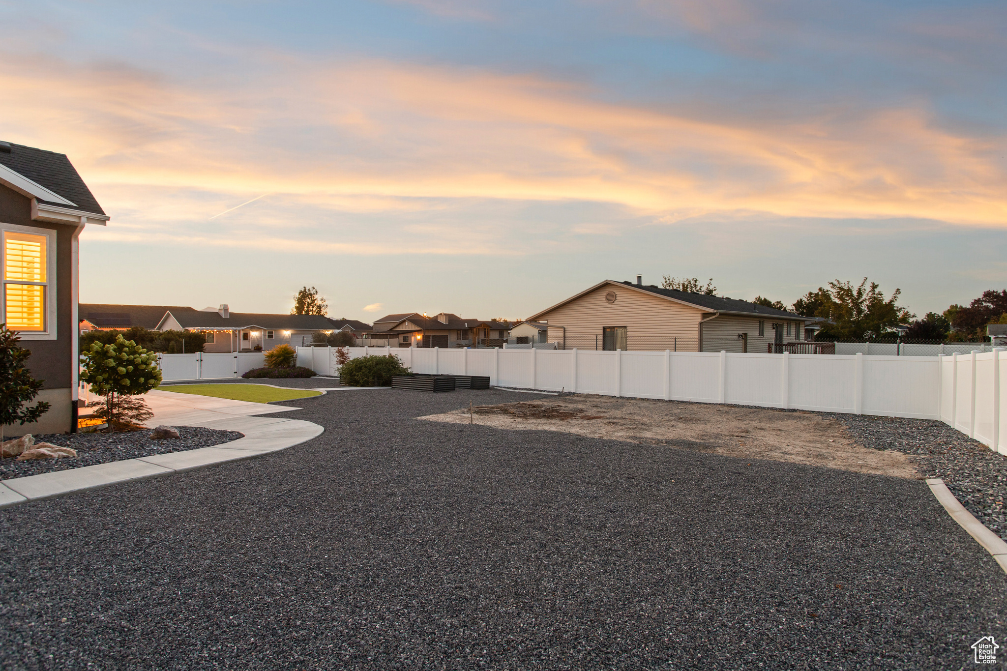 CAMDEN FIELDS - Residential