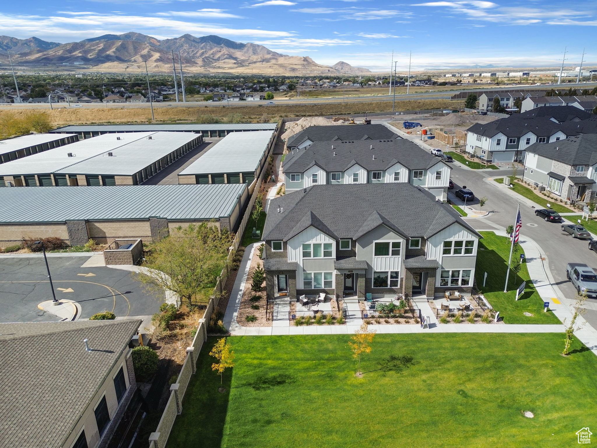 BONNEVILE TOWNHOMES - Residential