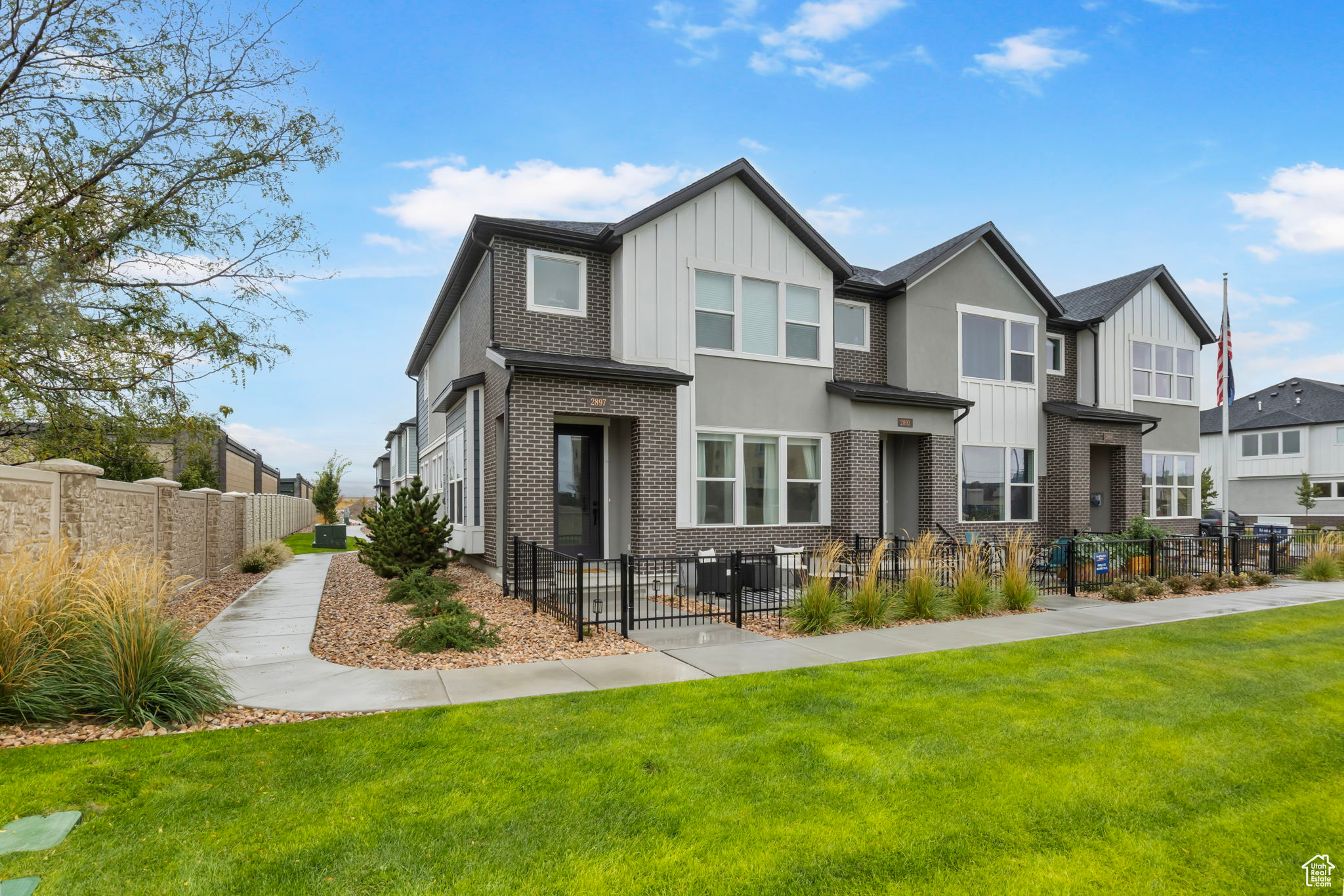 BONNEVILE TOWNHOMES - Residential