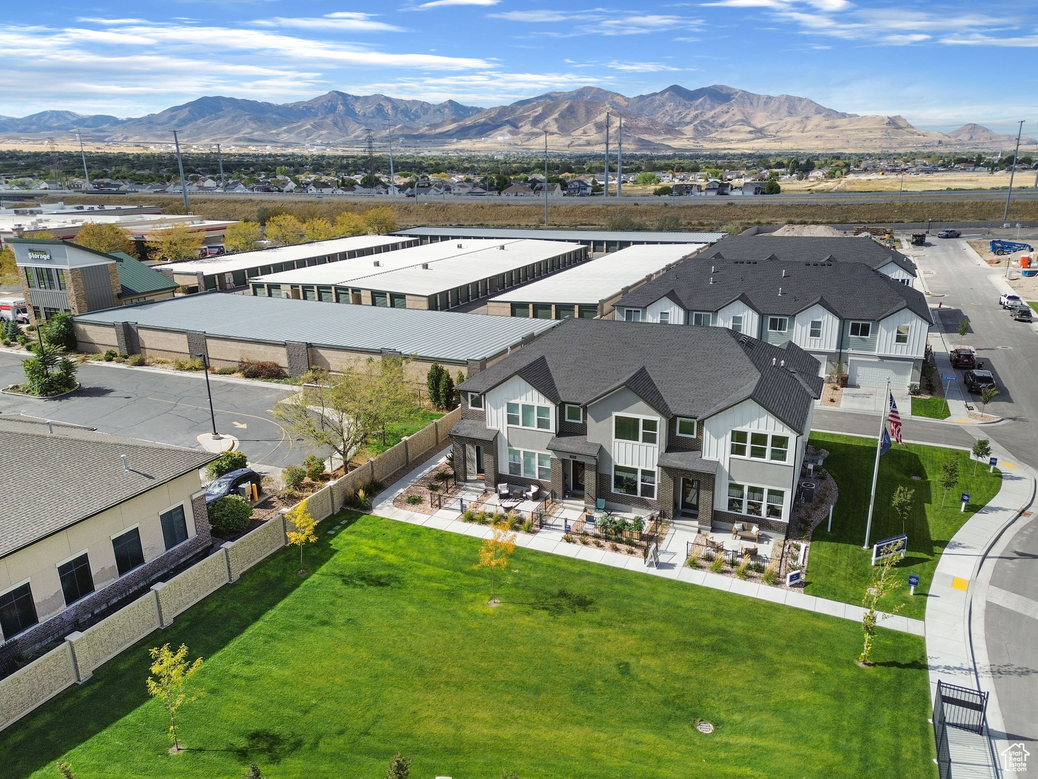 BONNEVILE TOWNHOMES - Residential