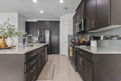 Tiny photo for 324 S 600 W, Centerville, UT 84014 (MLS # 2120433)