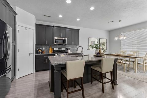 Tiny photo for 324 S 600 W, Centerville, UT 84014 (MLS # 2120433)