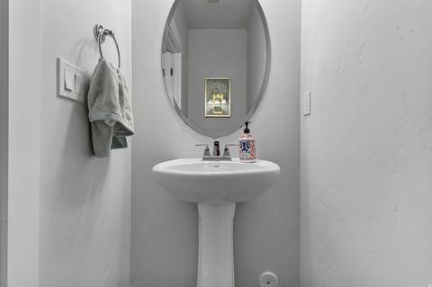 Tiny photo for 324 S 600 W, Centerville, UT 84014 (MLS # 2120433)