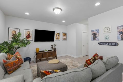 Tiny photo for 324 S 600 W, Centerville, UT 84014 (MLS # 2120433)