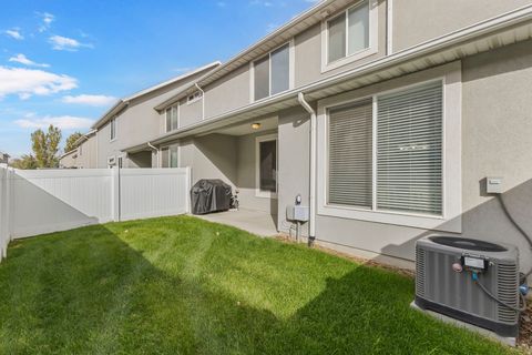 Tiny photo for 324 S 600 W, Centerville, UT 84014 (MLS # 2120433)