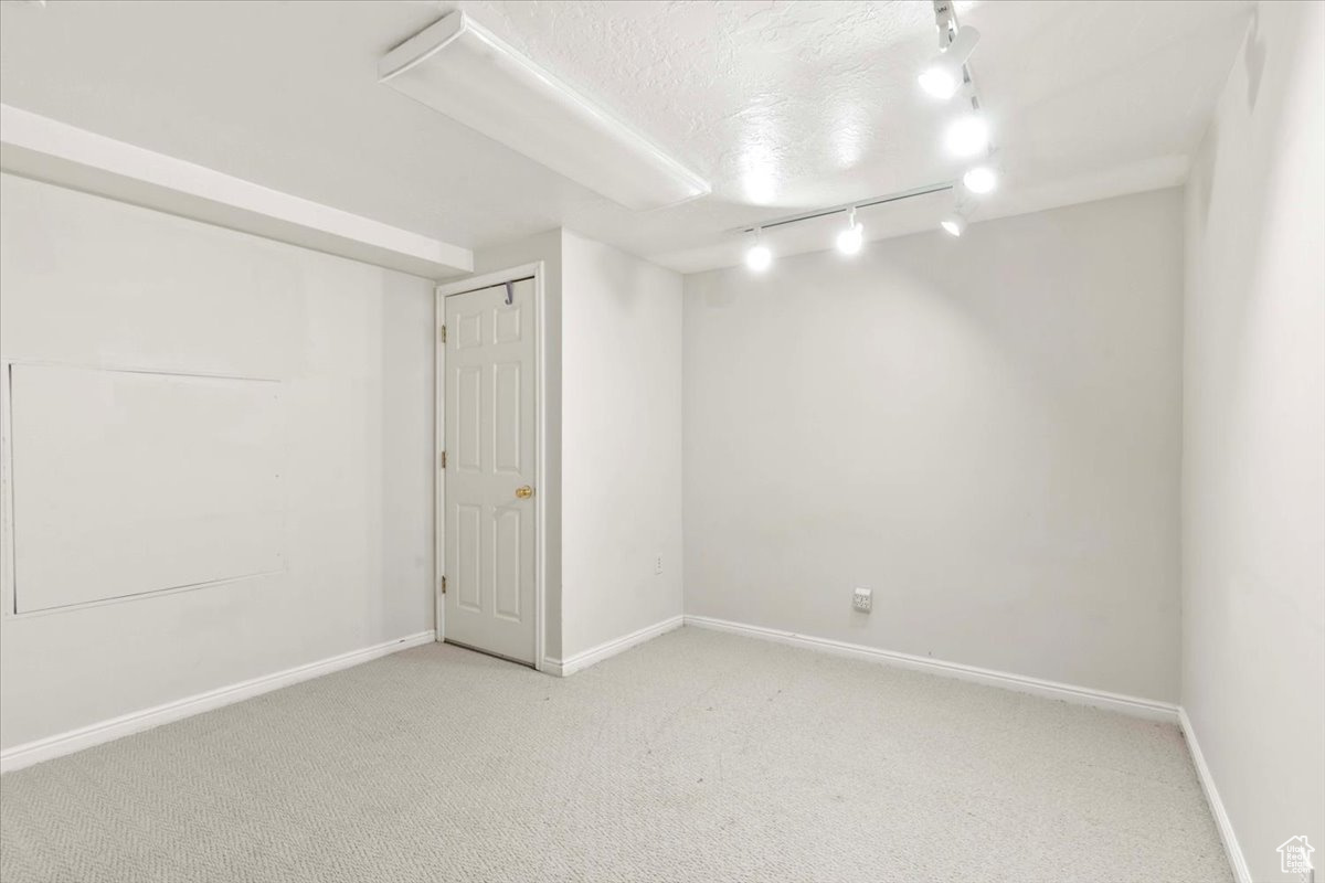 CRESTWOOD - Residential