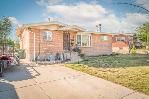 Photo of 417 MARILYN DR, Clearfield, UT 84015 (MLS # 2157780)
