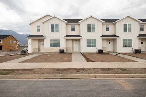 Townhouse For Sale - 1336 W 1290 N Lot #136 St<br/> Salem, UT 84653