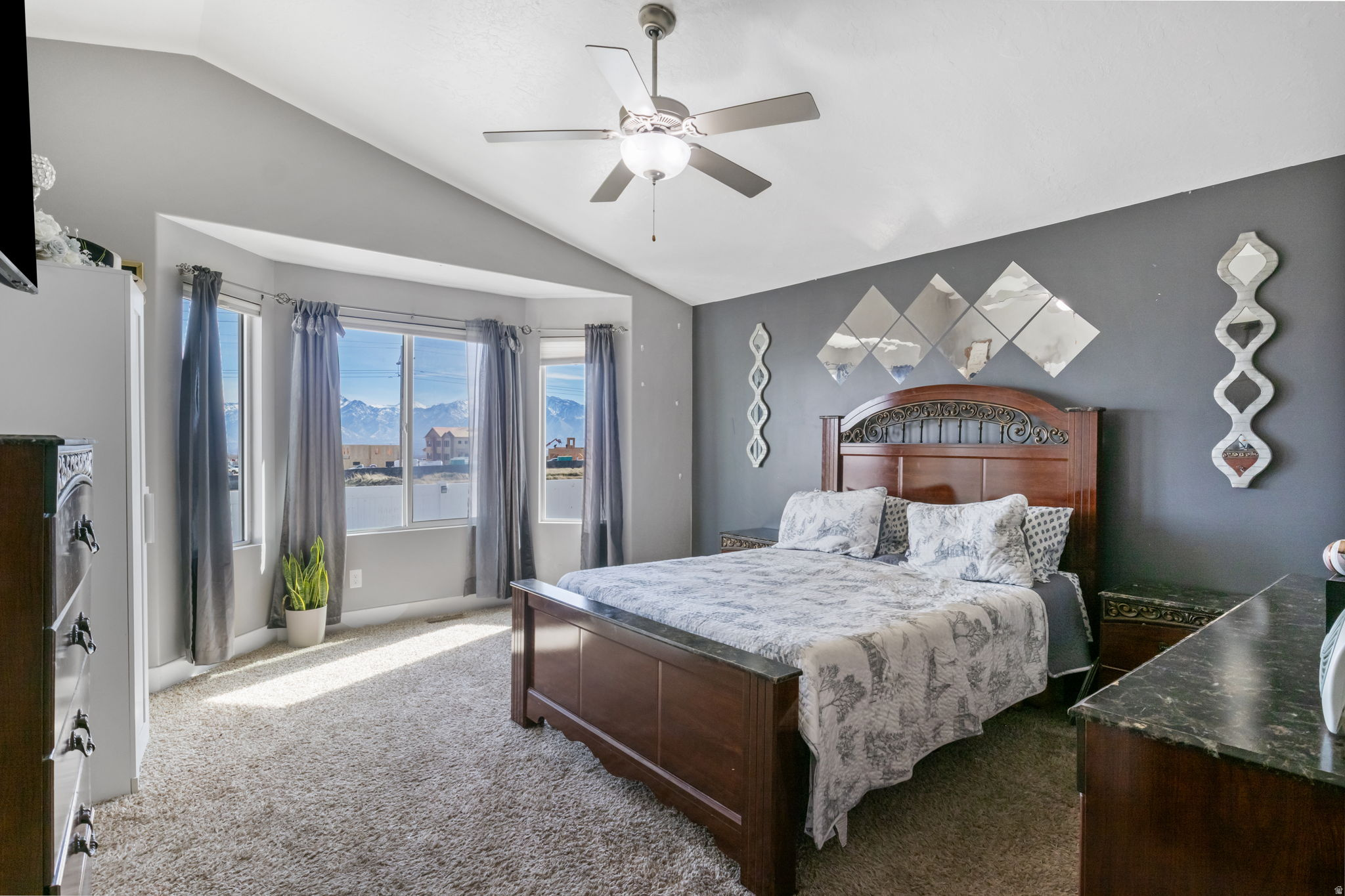 DIAMOND SUMMIT - Residential