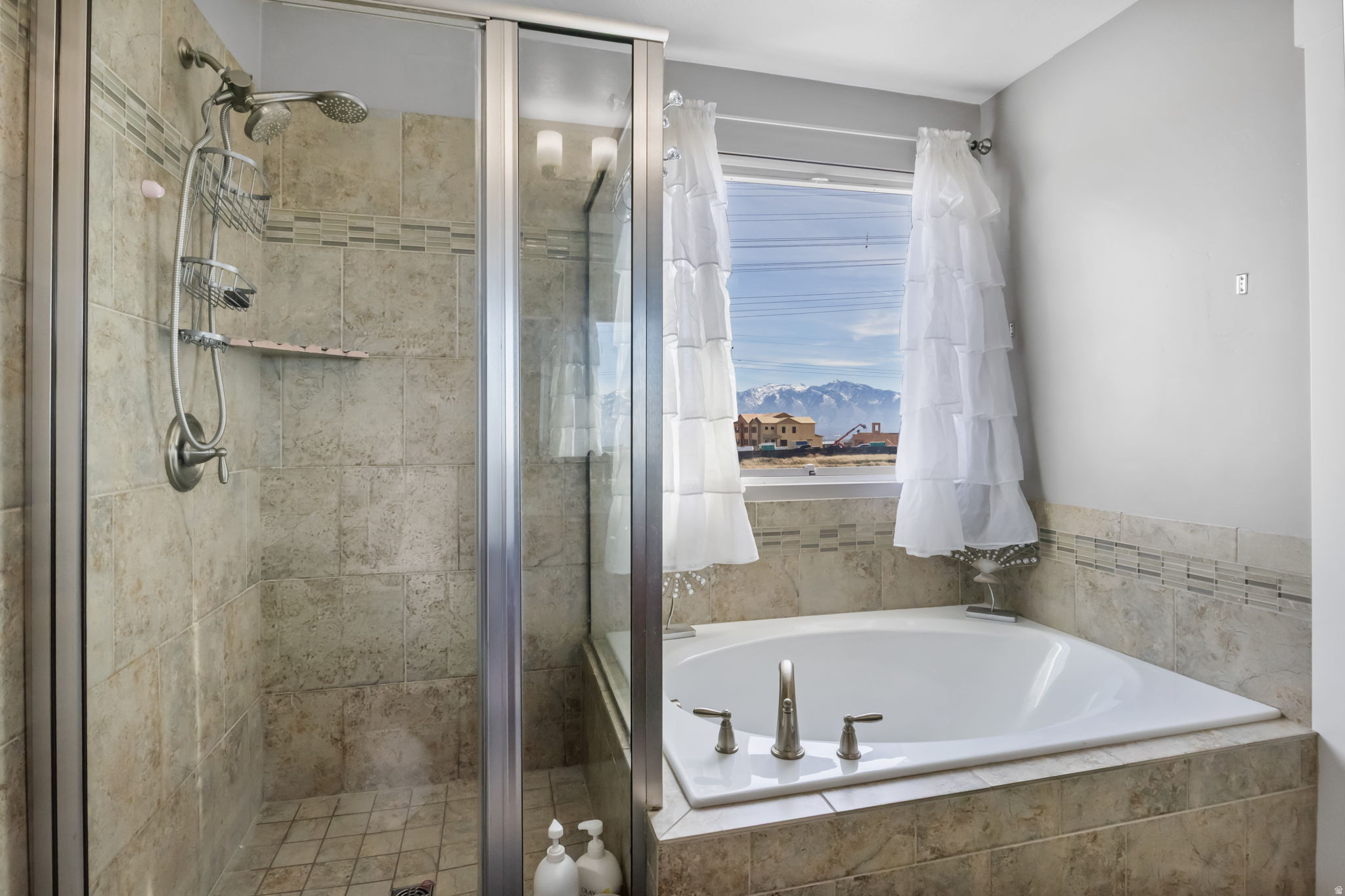 DIAMOND SUMMIT - Residential