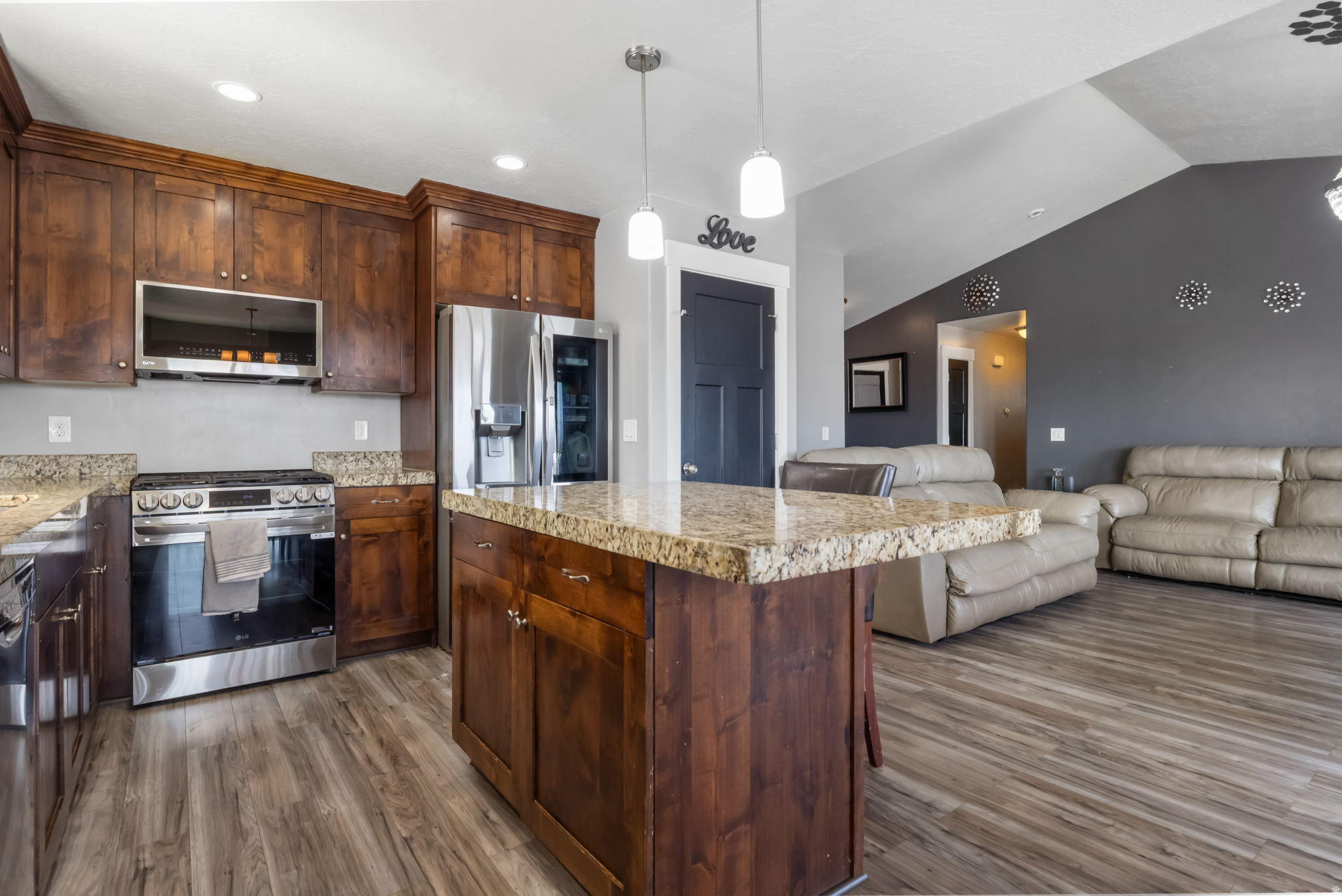 DIAMOND SUMMIT - Residential