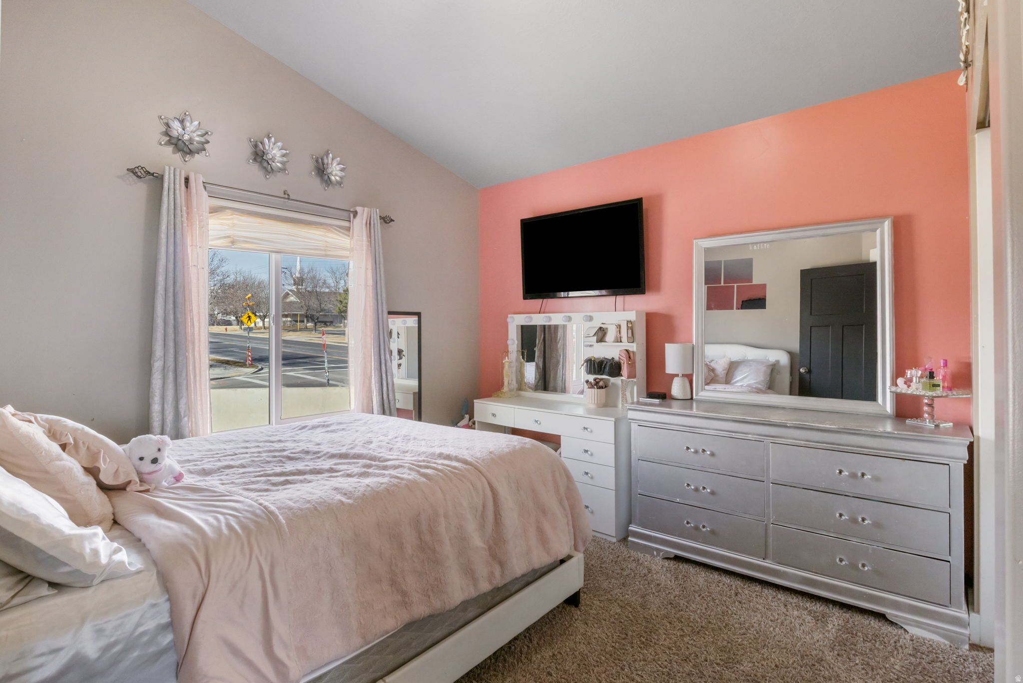 DIAMOND SUMMIT - Residential