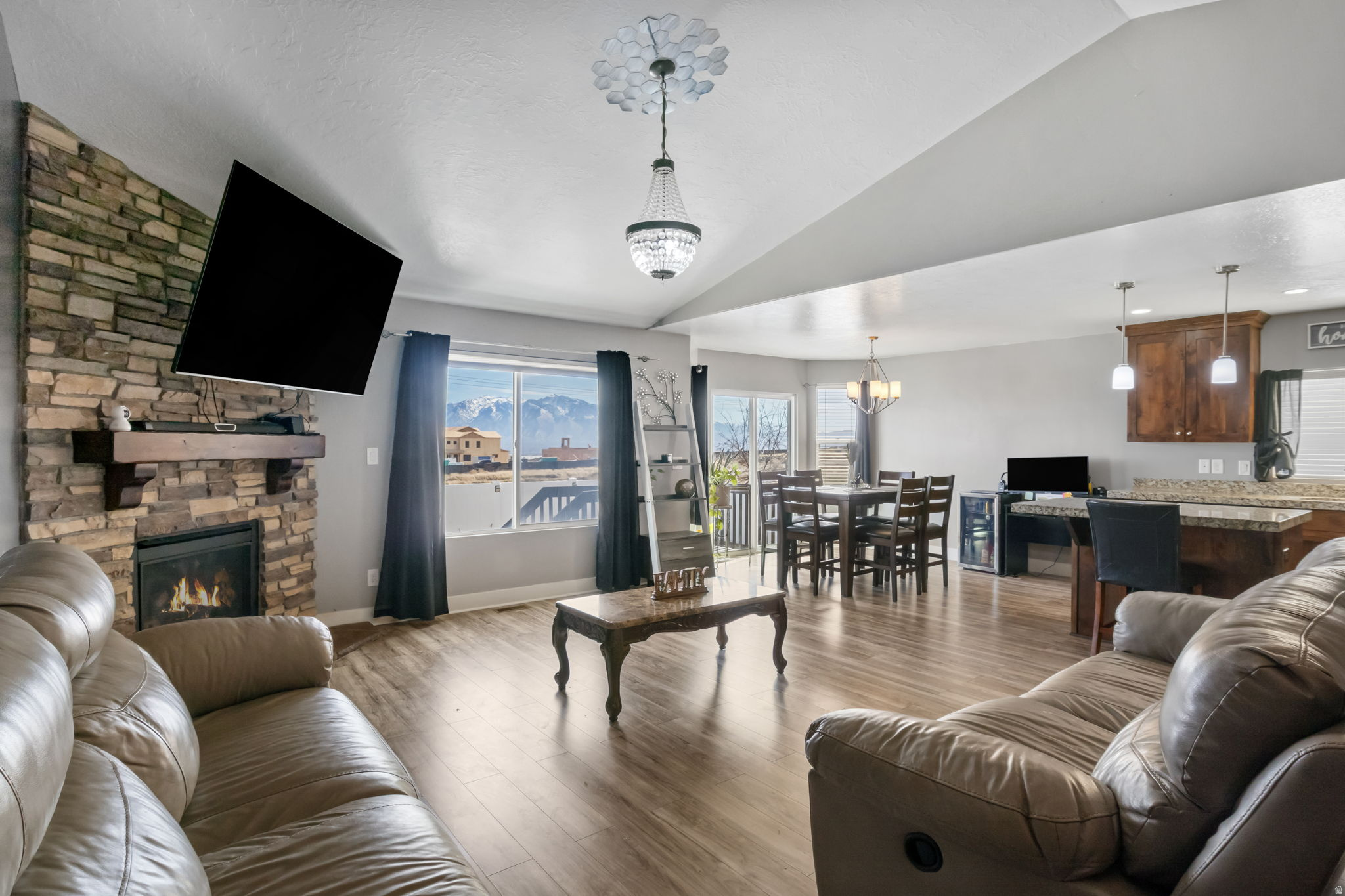 DIAMOND SUMMIT - Residential