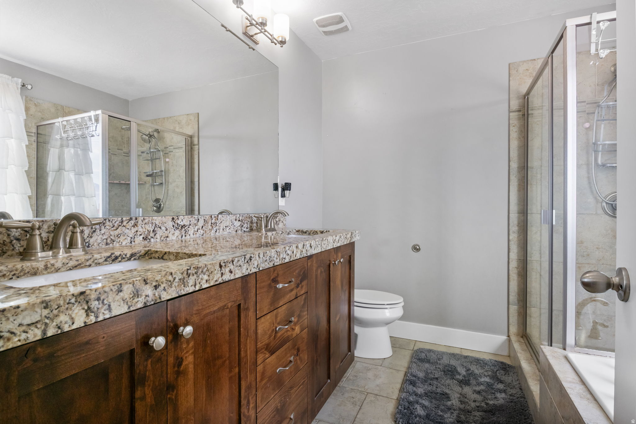 DIAMOND SUMMIT - Residential