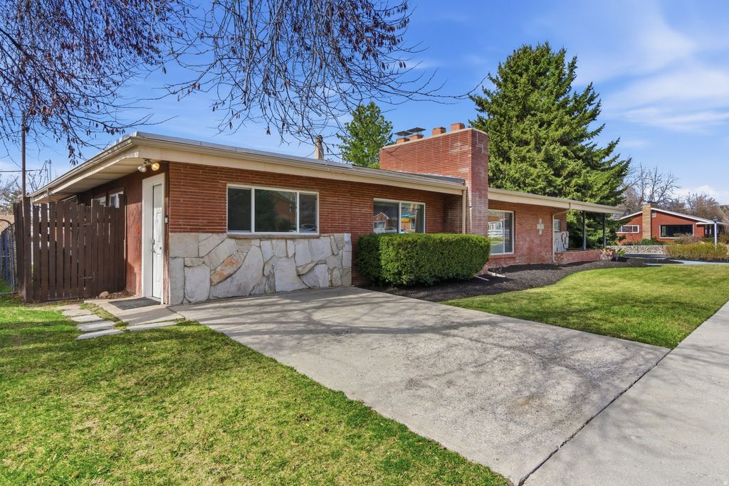 Photo of 1411 N LOCUST LN, Provo, UT 84604 (MLS # 2143815)