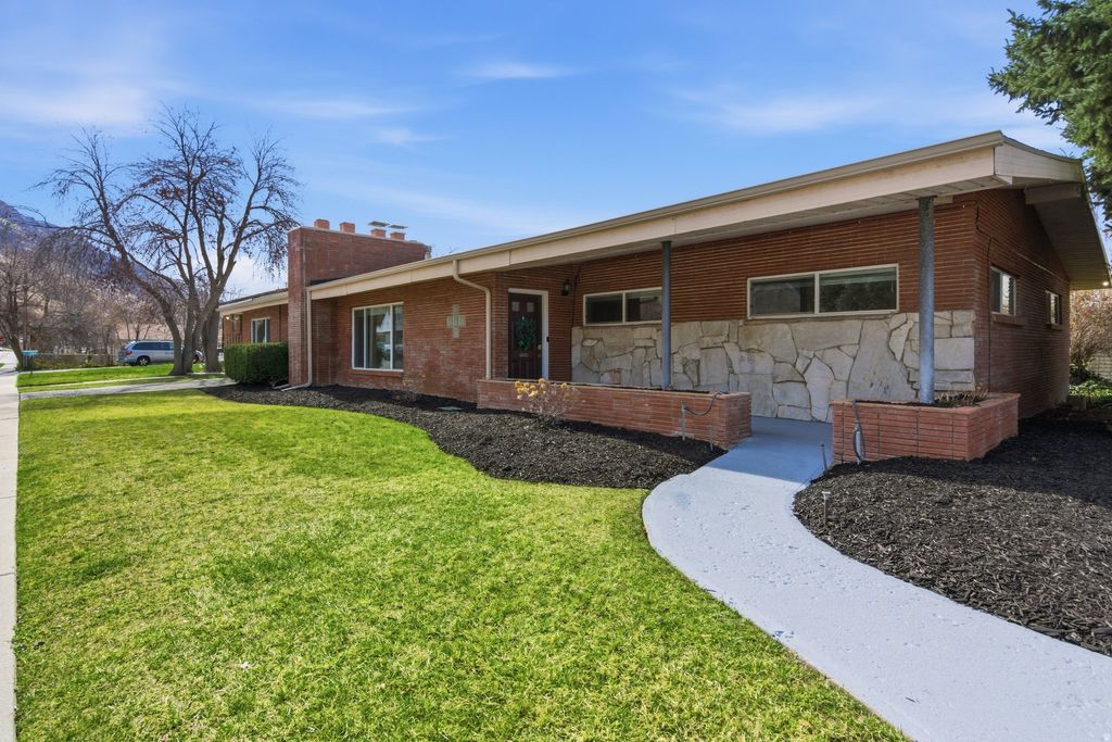 Photo of 1411 N LOCUST LN, Provo, UT 84604 (MLS # 2143815)