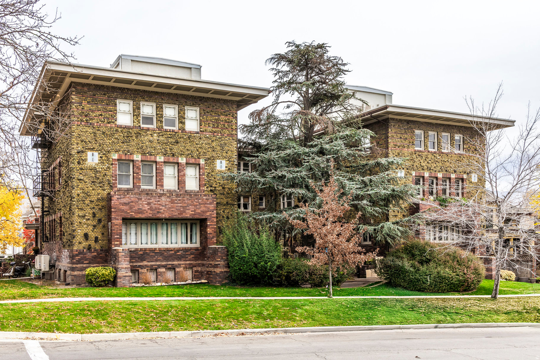 CAITHNESS CONDOMINIUM - Residential