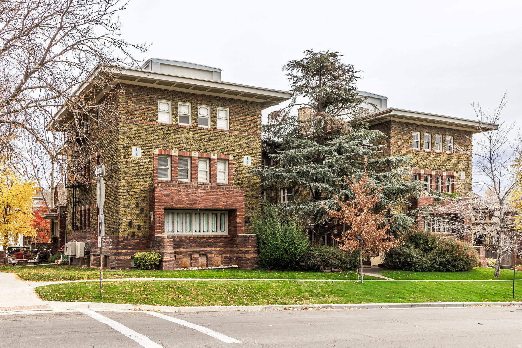 CAITHNESS CONDOMINIUM - Residential