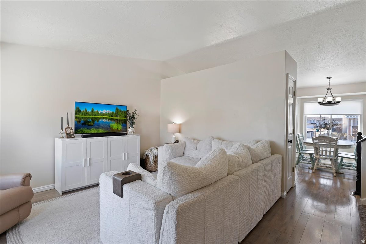 ROYAL MEADOWS - Residential