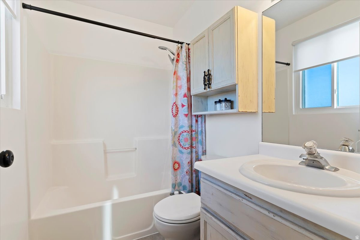 ROYAL MEADOWS - Residential