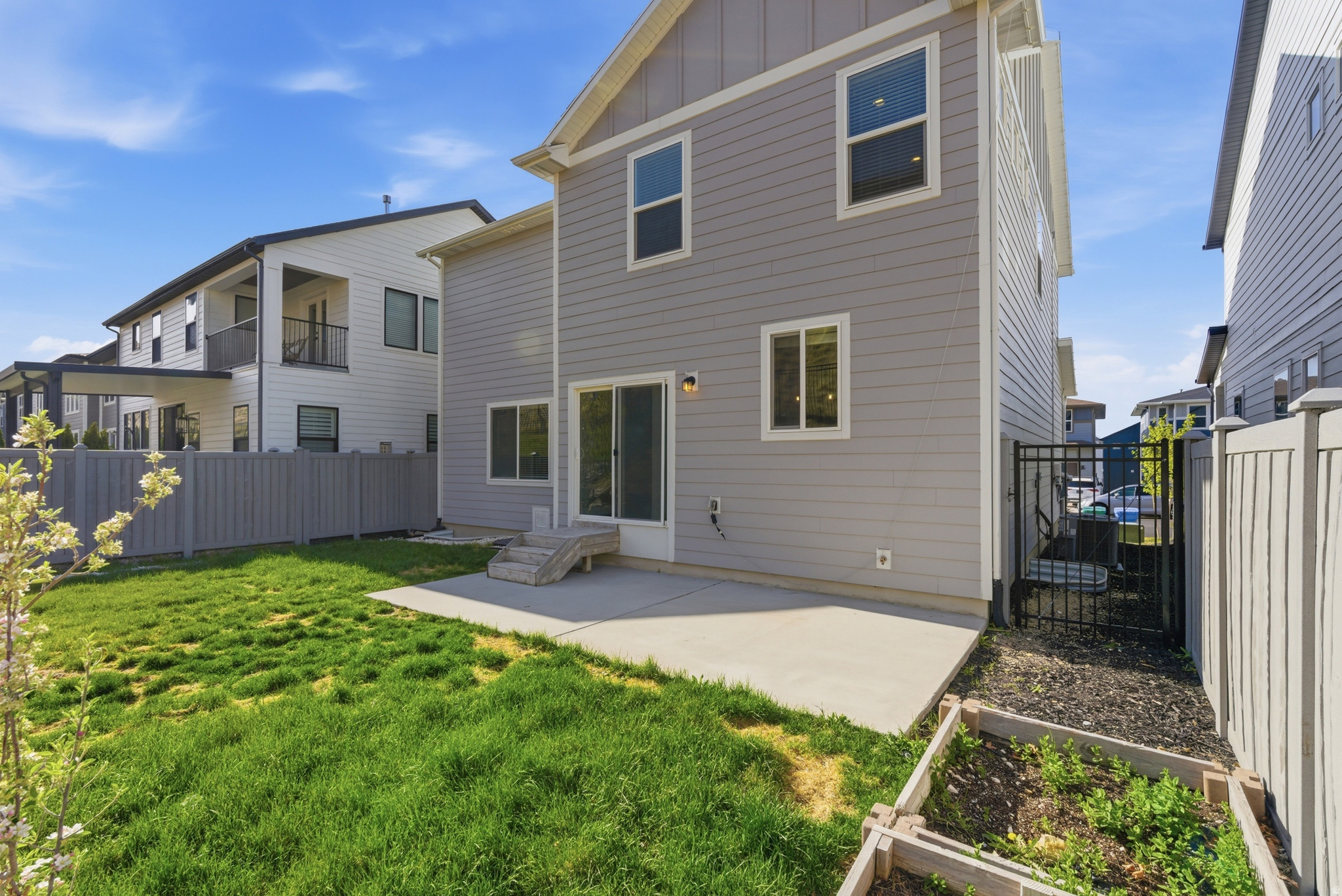 NORTHRIDGE - Residential