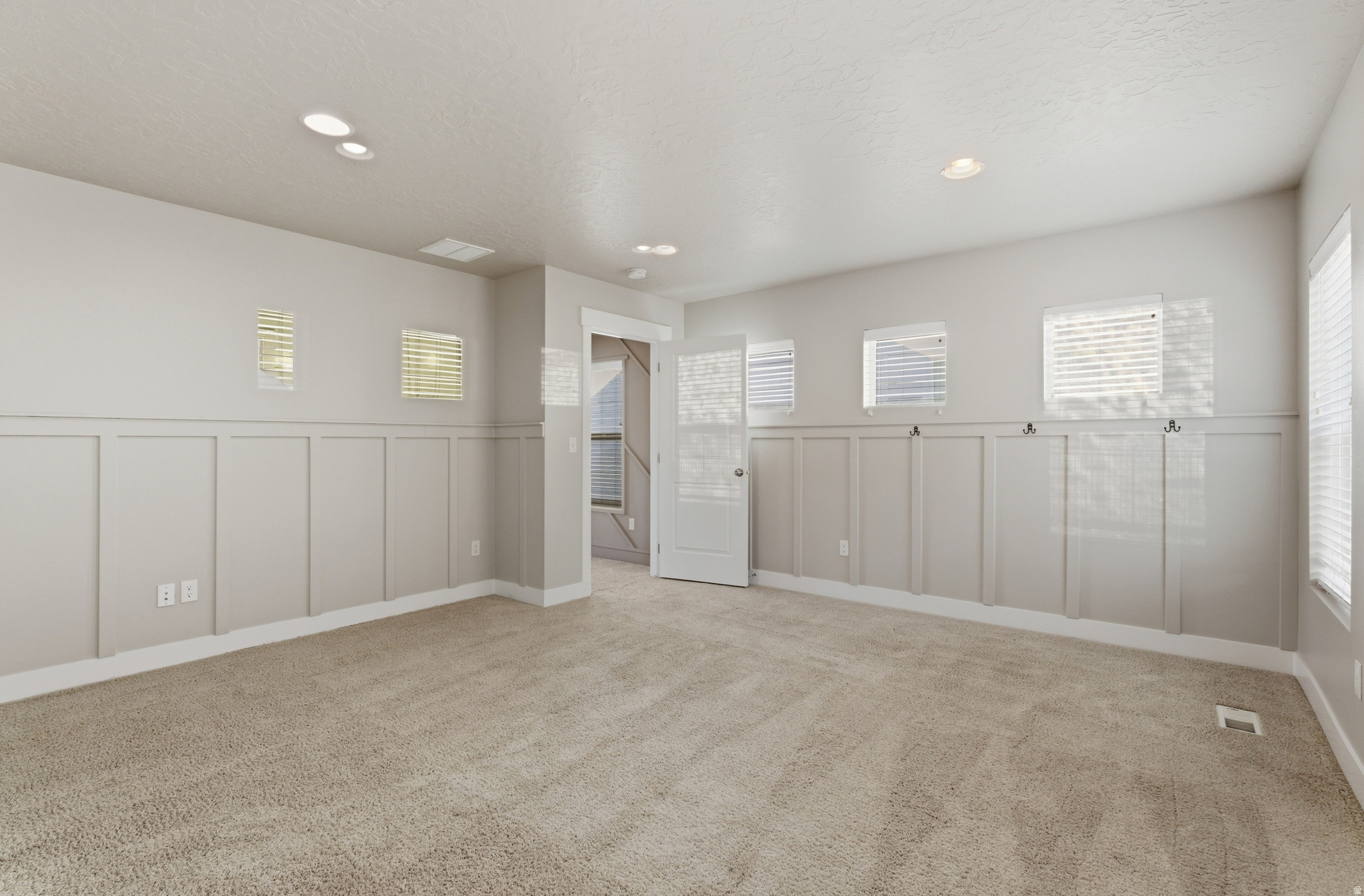 NORTHRIDGE - Residential