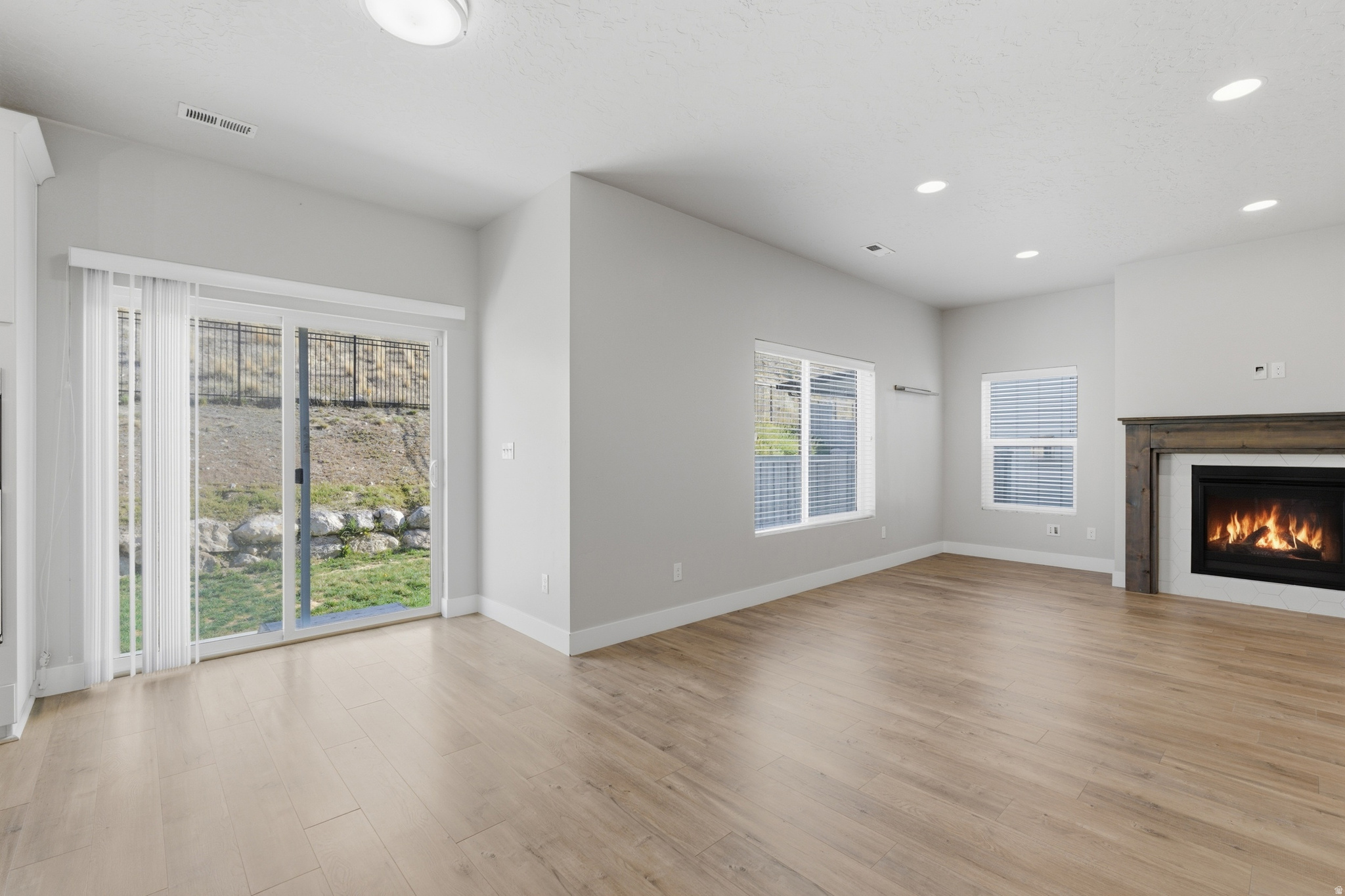 NORTHRIDGE - Residential