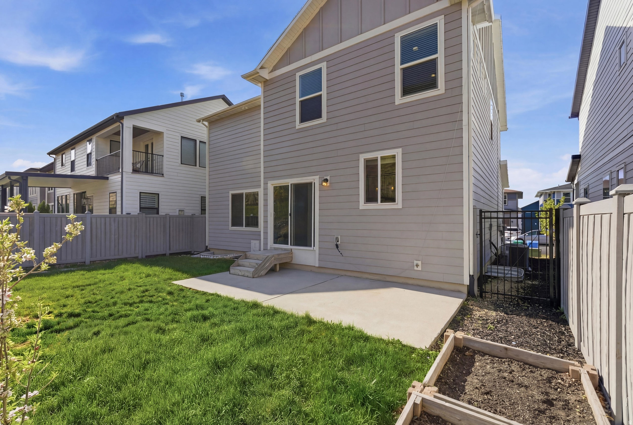 NORTHRIDGE - Residential