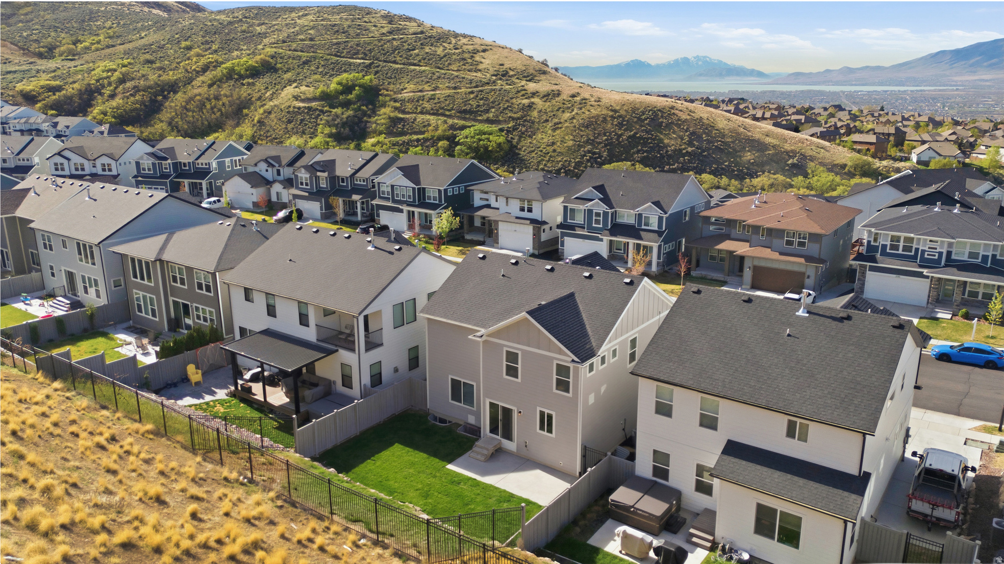 NORTHRIDGE - Residential