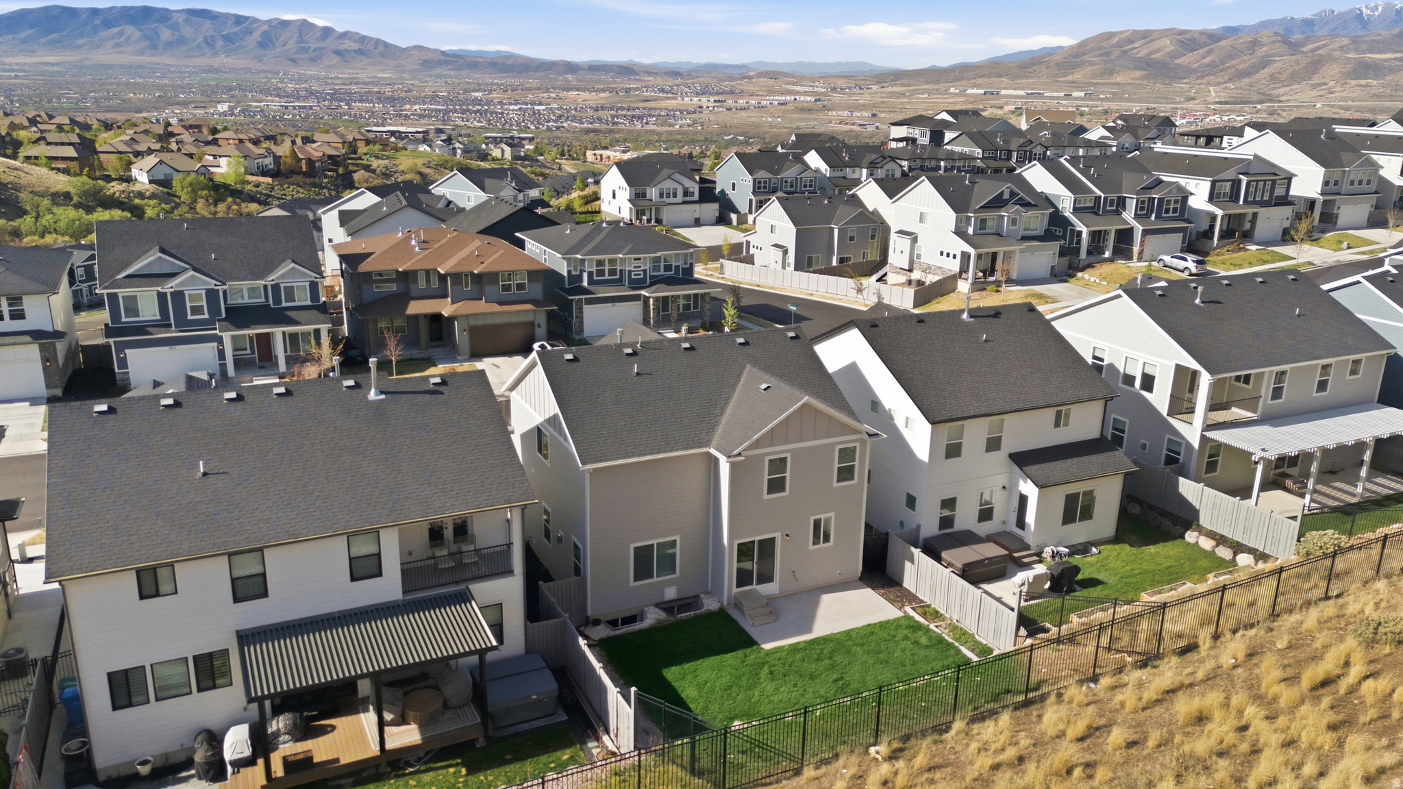 NORTHRIDGE - Residential