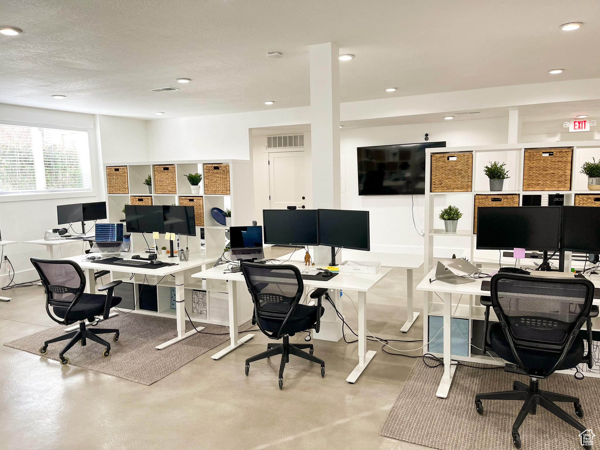 COURTYARD AT JAMESTOWN CONDO - Commercial Lease