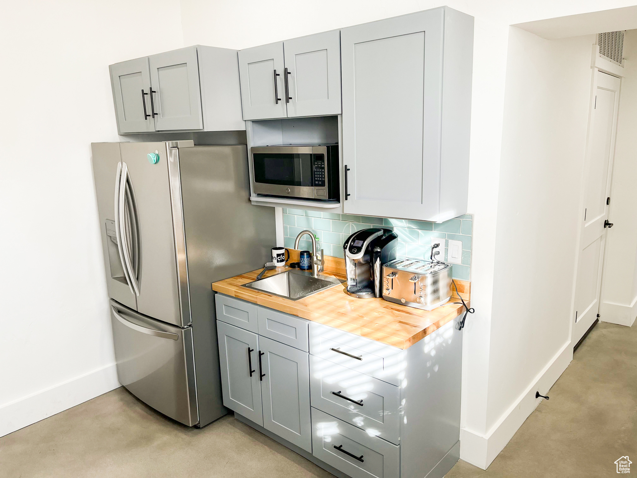 COURTYARD AT JAMESTOWN CONDO - Commercial Lease