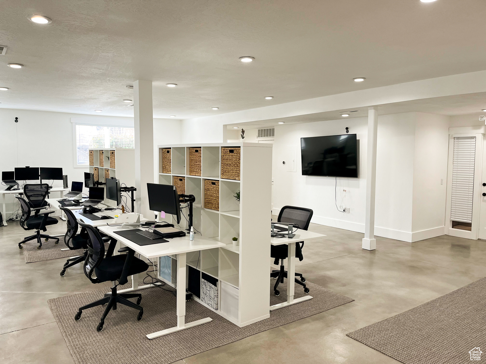 COURTYARD AT JAMESTOWN CONDO - Commercial Lease