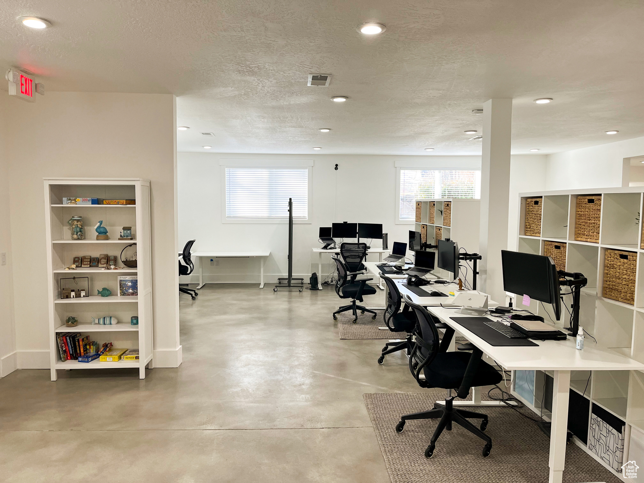 COURTYARD AT JAMESTOWN CONDO - Commercial Lease