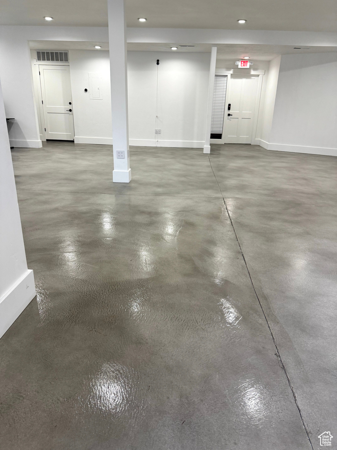 COURTYARD AT JAMESTOWN CONDO - Commercial Lease