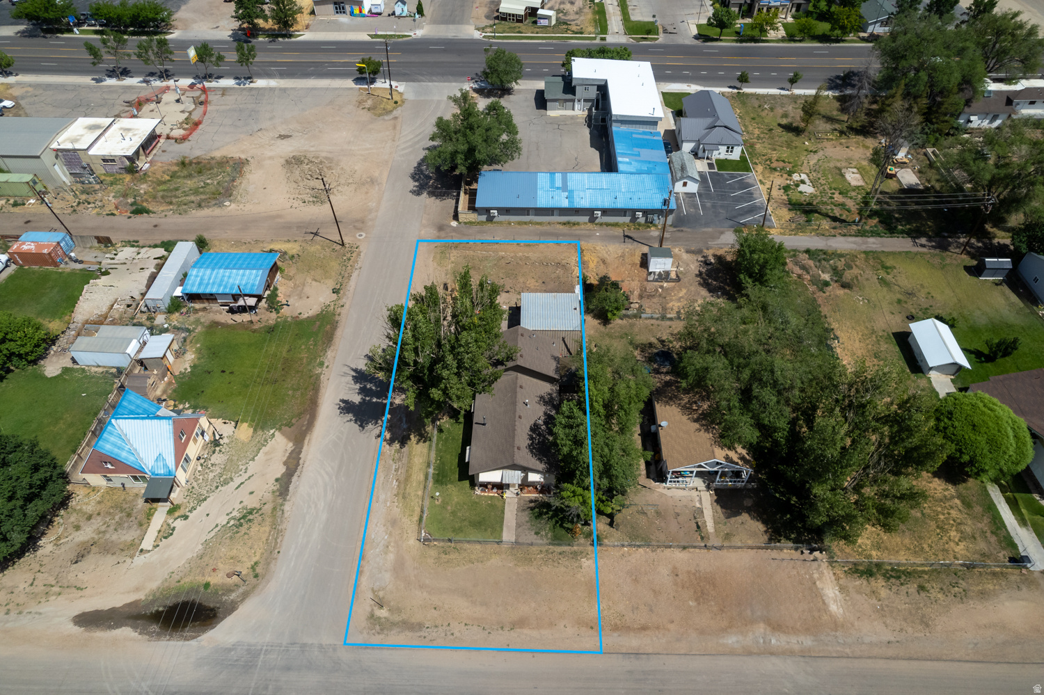 Main image without alt text