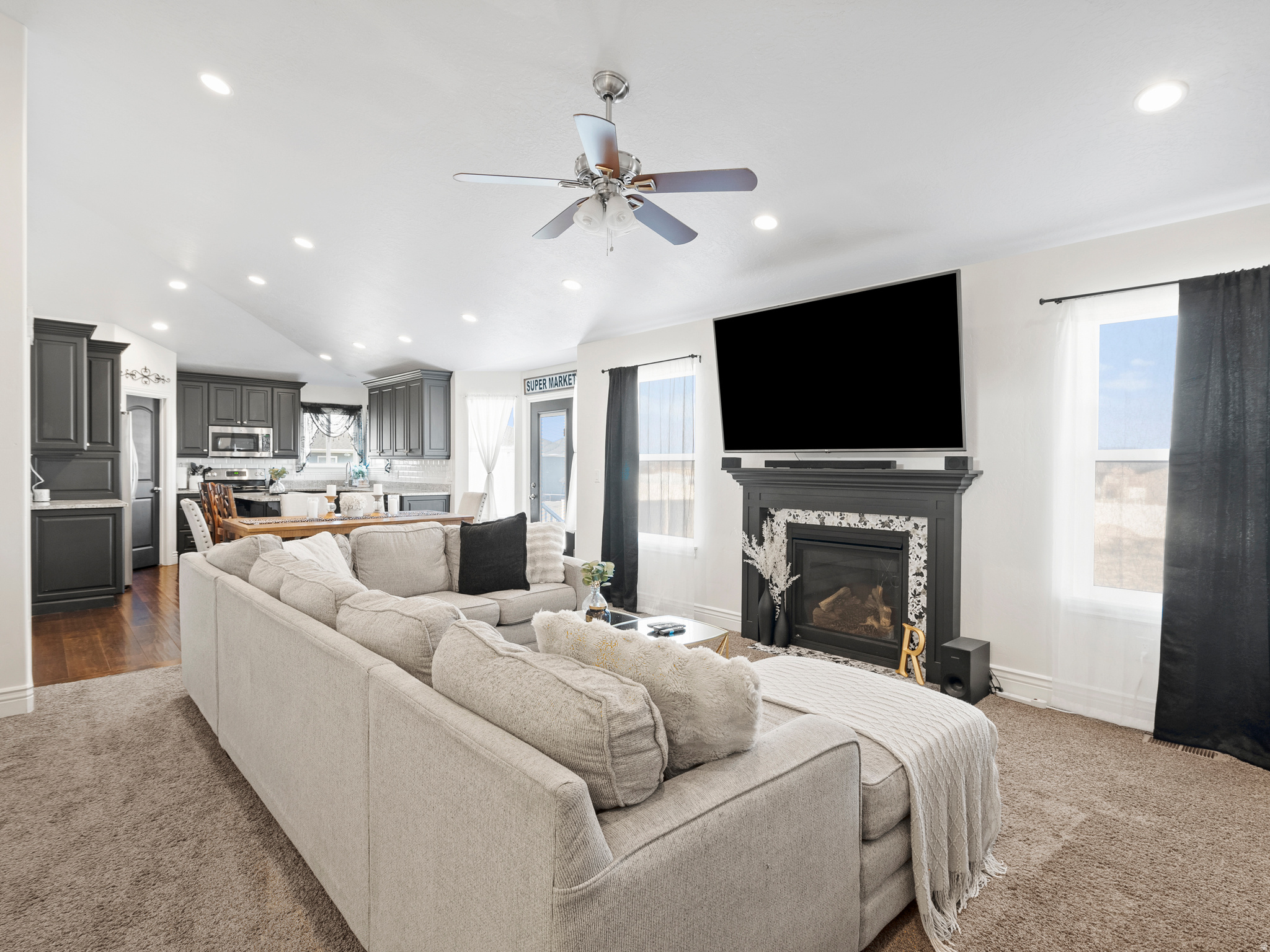 CARRIAGE CROSSING - Residential