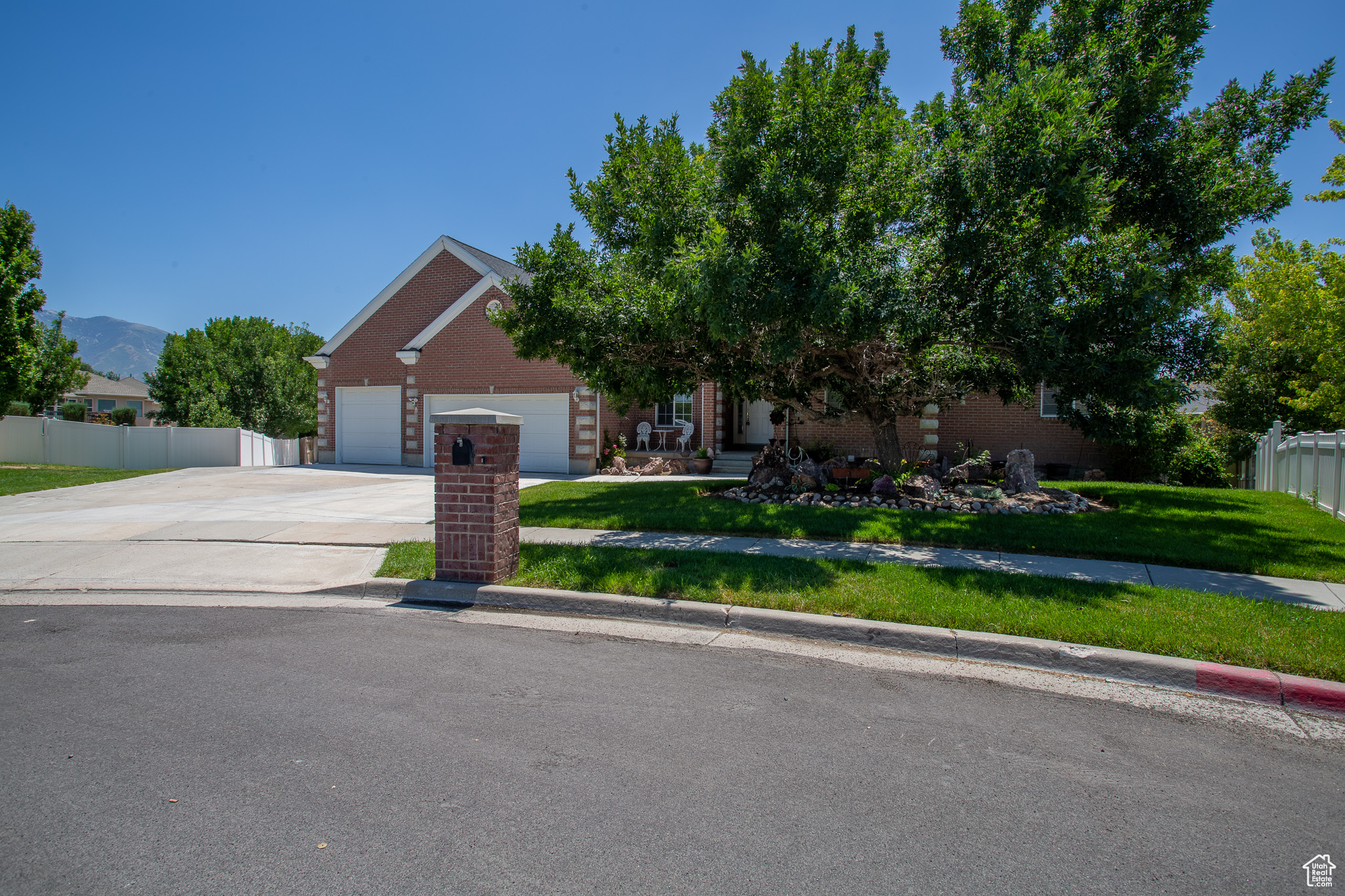 OLD HORSE FARM - Residential