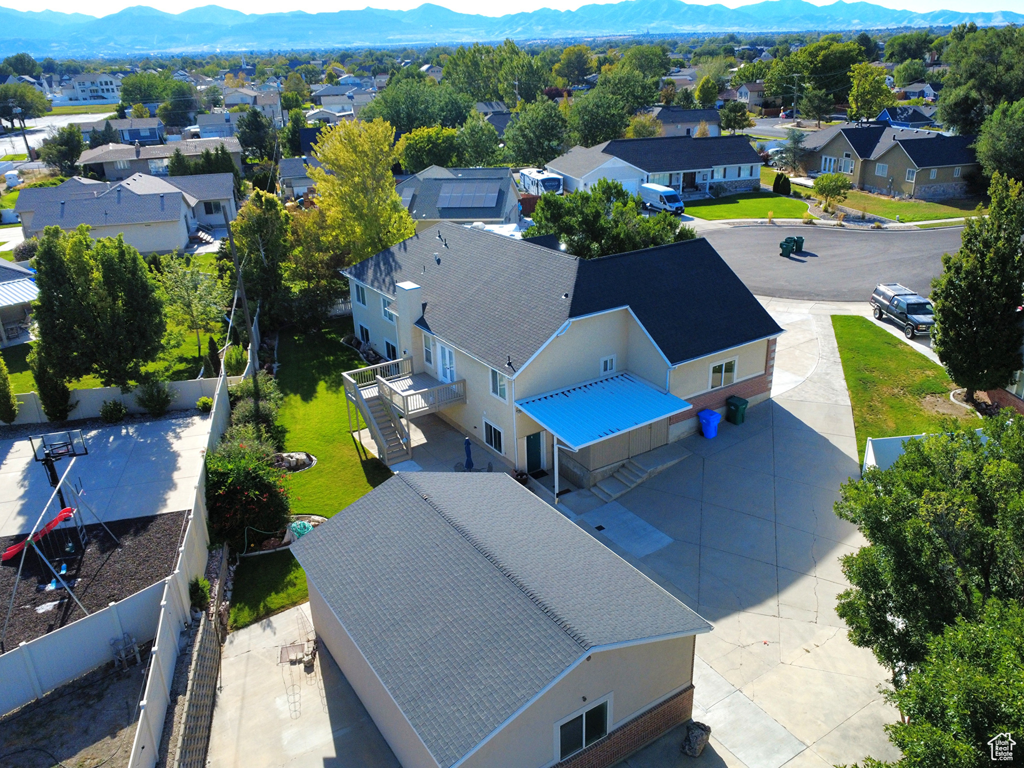 OLD HORSE FARM - Residential