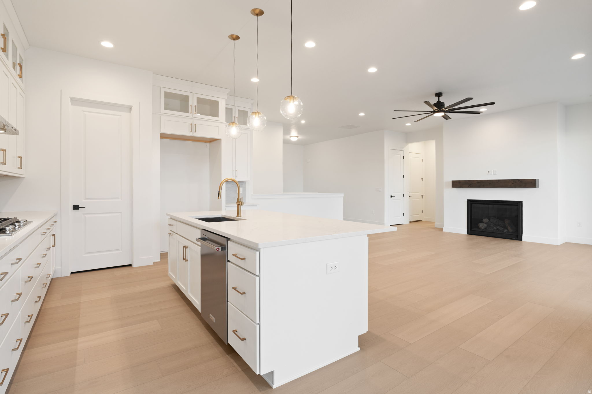 WESTLAKE VISTAS - Residential