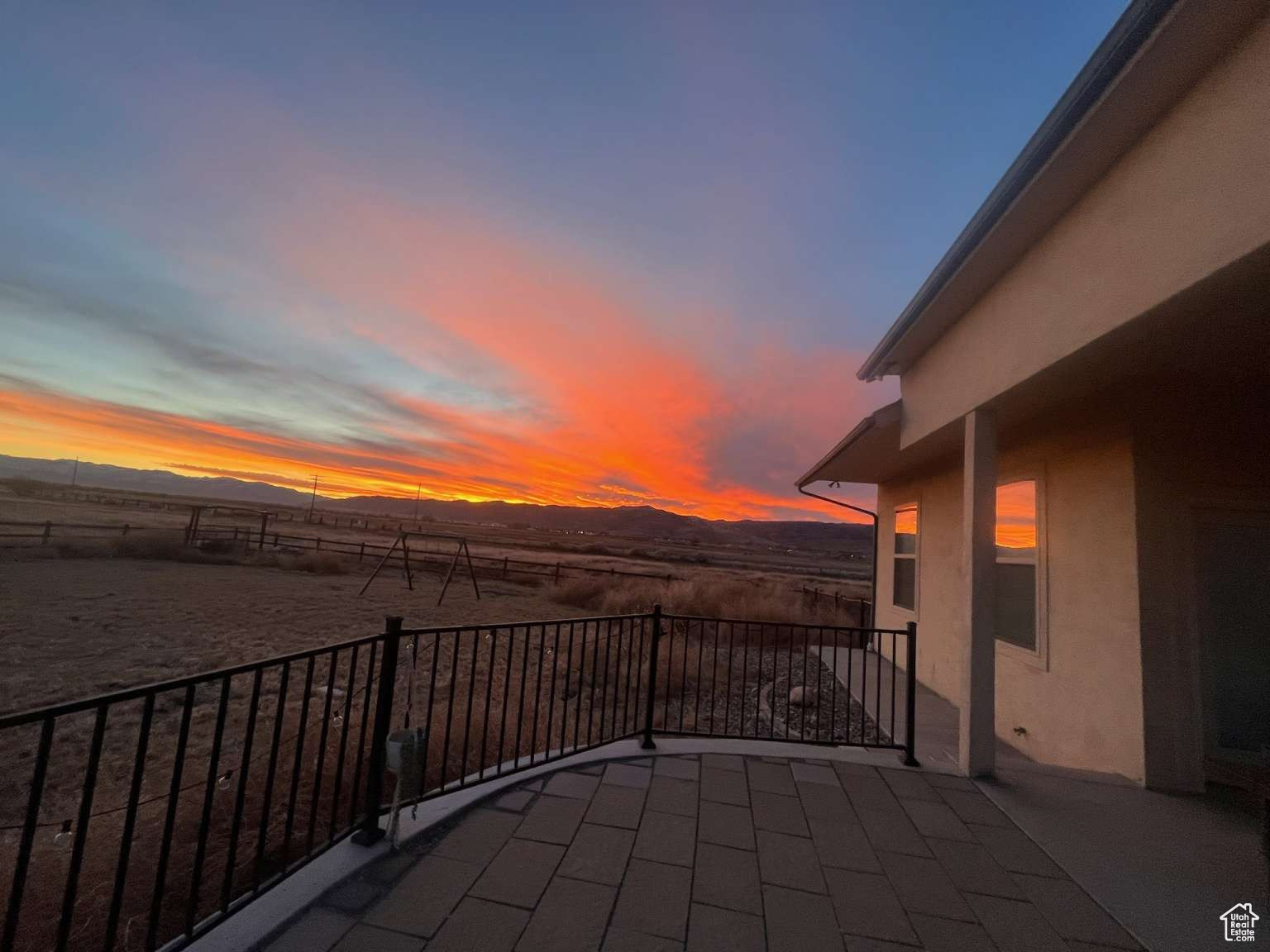 BEND IN THE ROAD - Residential