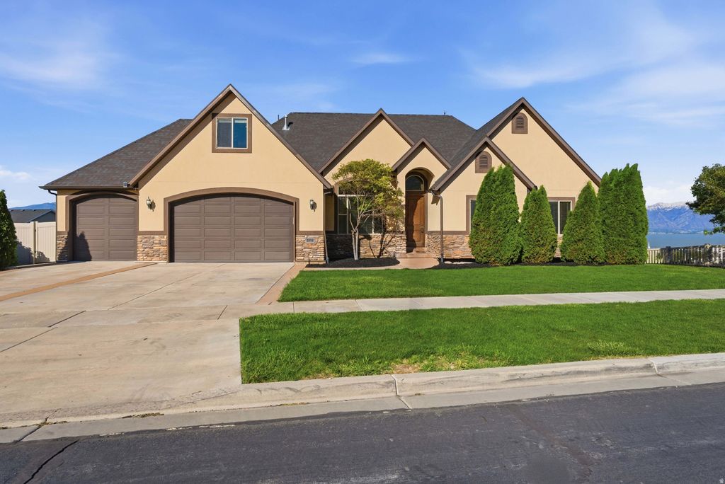 Photo of 2894 S FOX POINTE DR W, Saratoga Springs, UT 84045 (MLS # 2156320)