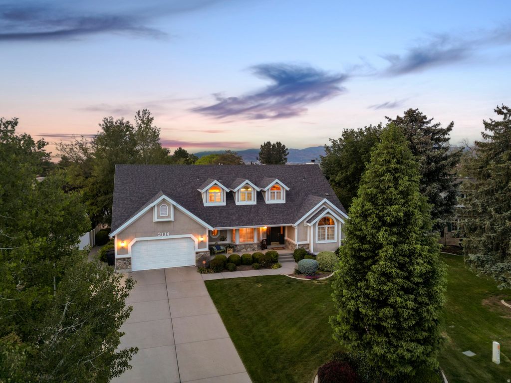 Photo of 2114 W SURREY CIR, Taylorsville, UT 84129 (MLS # 2159922)