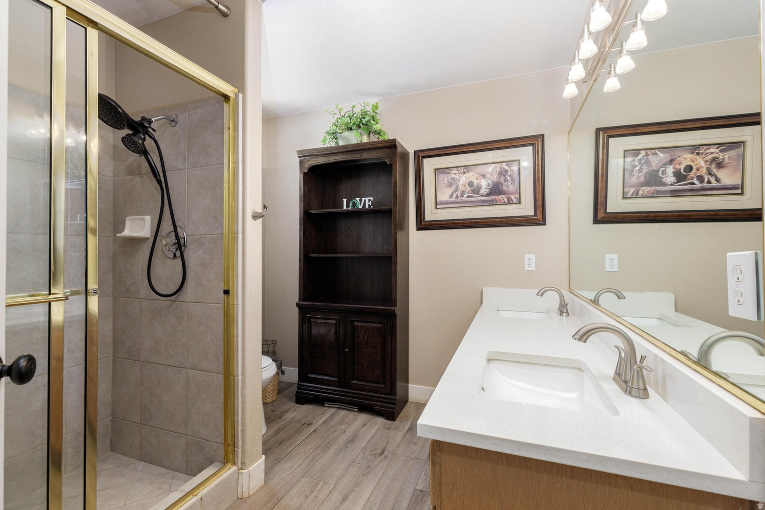 DISCOVERY - Residential