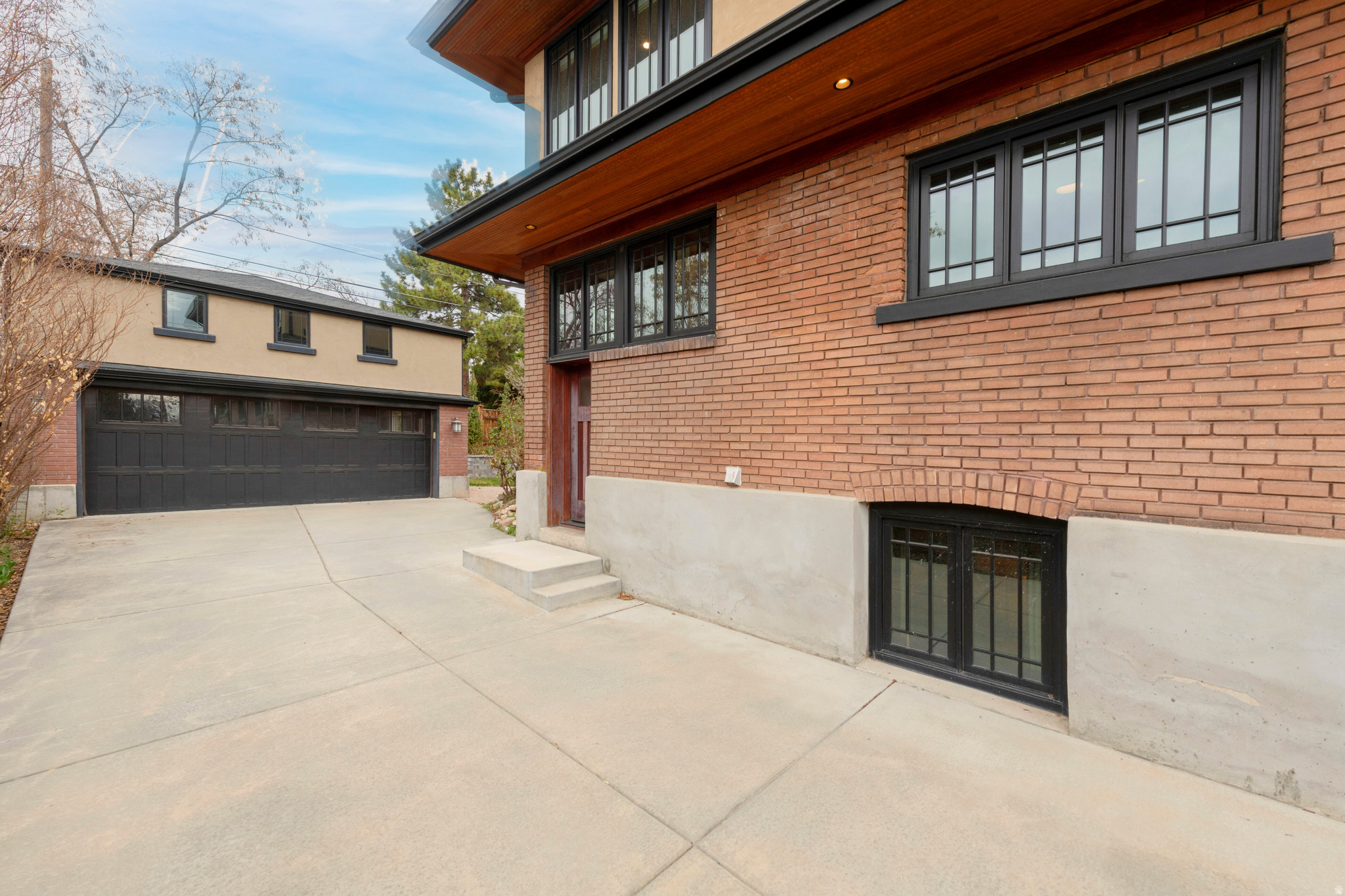 UNIVERSITY - Residential